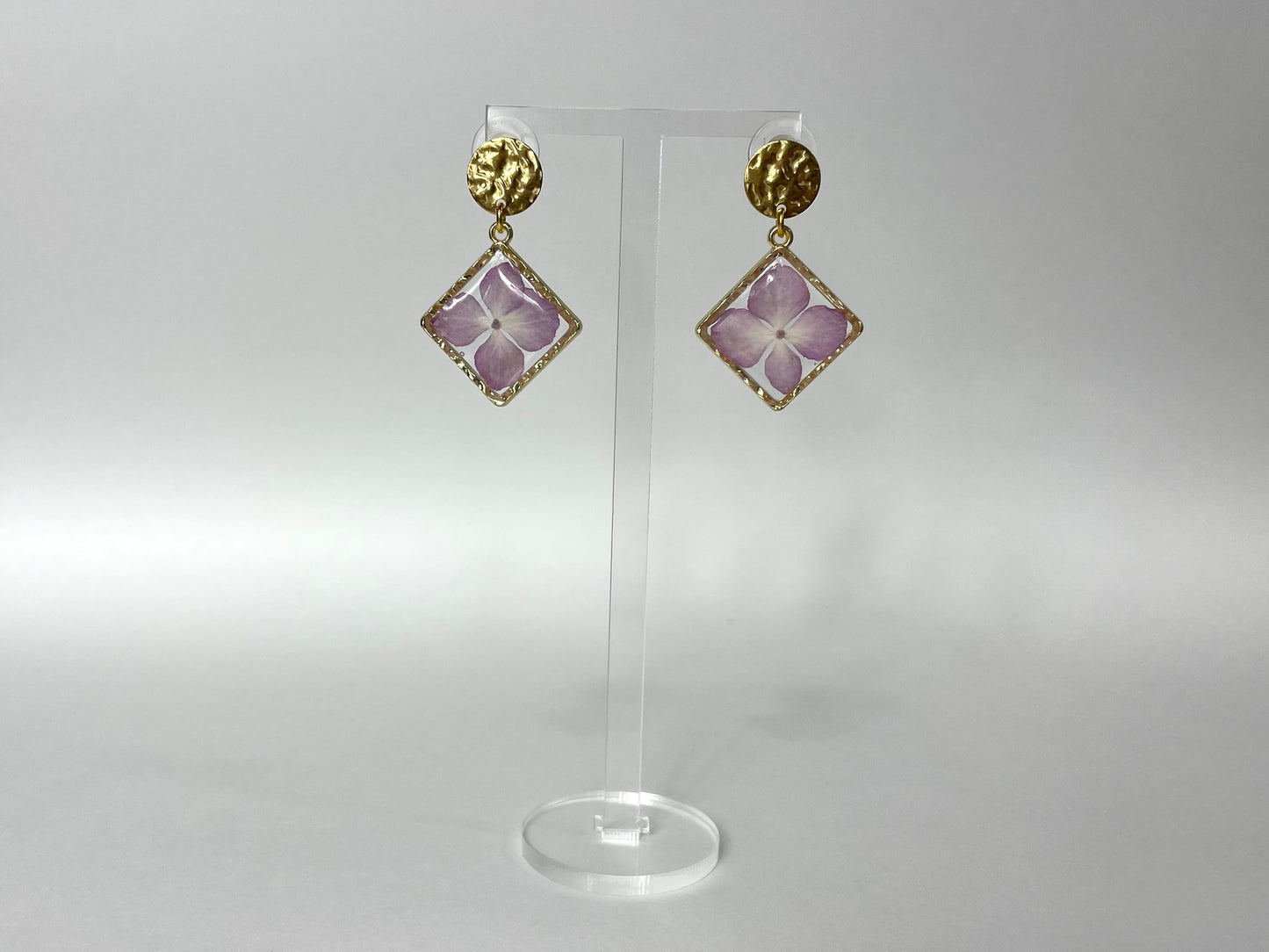 hydrangea petals - handmade epoxy resin earrings